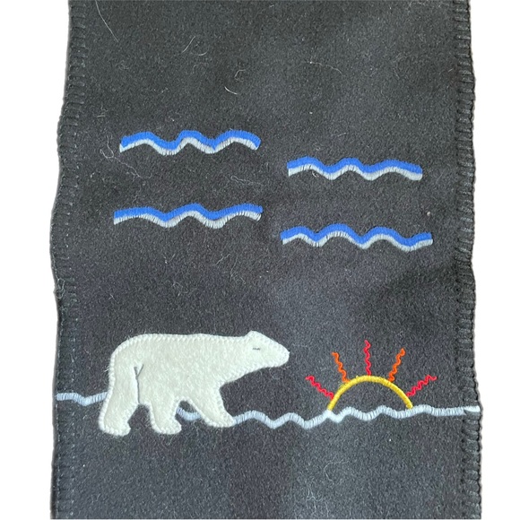 Rankin Inlet wool felt scarf in excellent condition - Picture 3 of 3